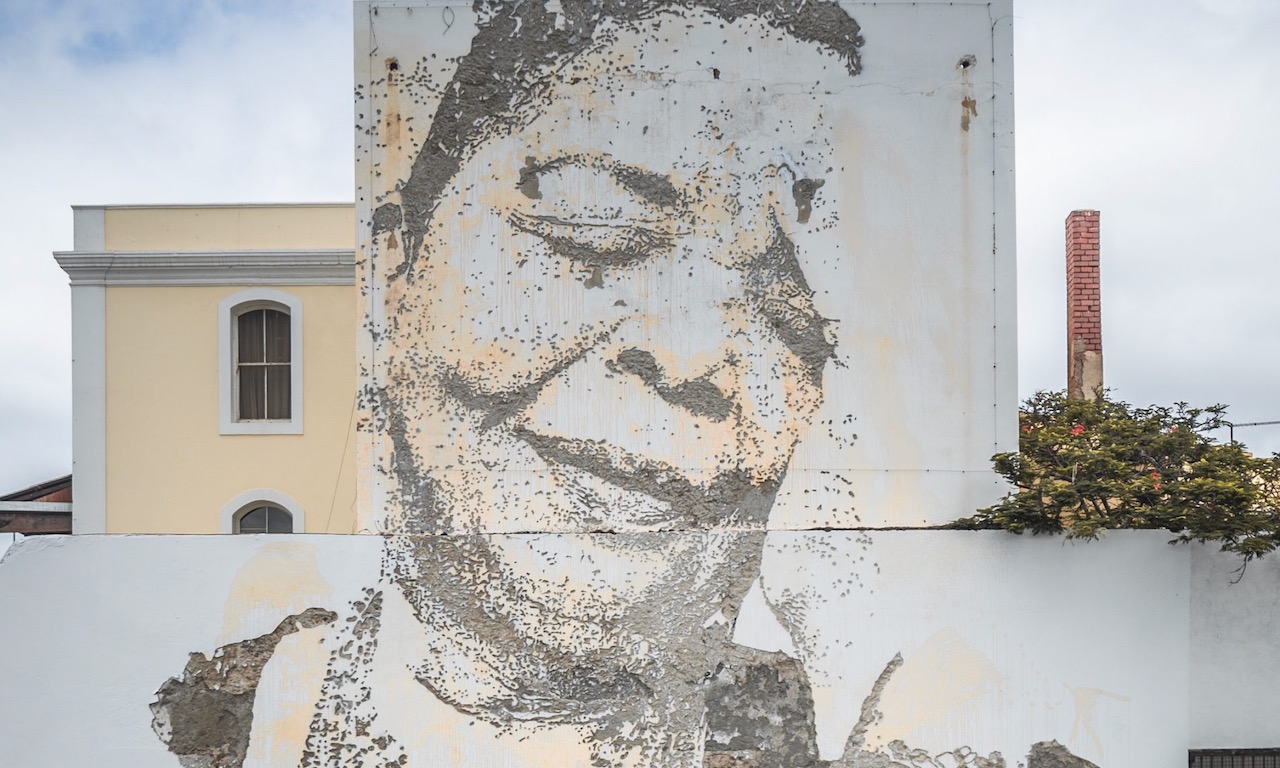 Vhils, artistul portughez care sculptează portrete pe chipurile clădirilor